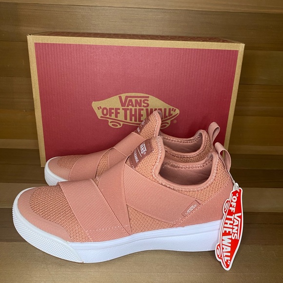 ultra range gore knit sneaker vans